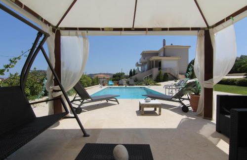 Spata-Artemida Villa | Villa Abelos