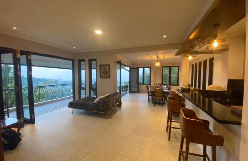 Lembang Villa | Villa Alleira Bandung - Mountain View, Gym, BBQ dengan Firepit, Wifi