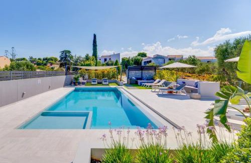 Pitharion Villa | Villa Ampelaki - Premium Villa with heated pool