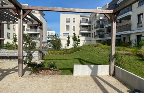 Saint-Cyr-l'Ecole Apartment | Villa Angélina