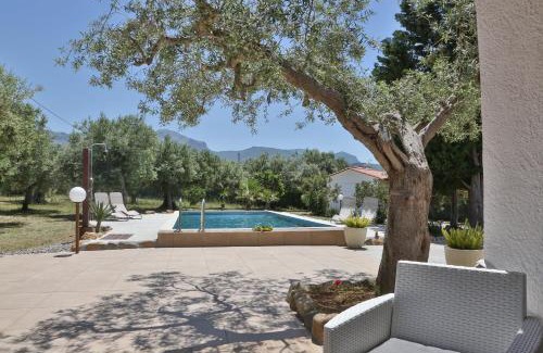 Lascari Villa | Villa Anna (by Vacation Service)