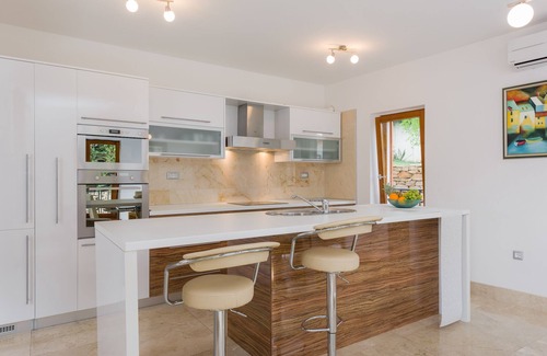 Cove Makarac (Milna) Apartment | Villa Anna GF - Best Island vacation - Luxury stay near the beach