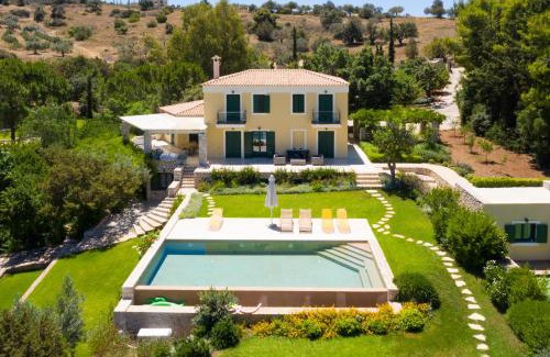 Kilada Villa | Villa Aria - Luxury Beachfront Villa with Pool and Tennis Court