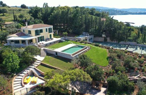Kilada Villa | Villa Aria - Luxury Beachfront Villa with Pool and Tennis Court