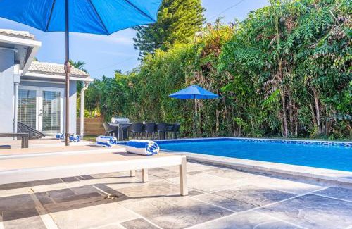 Coral Ridge House | Villa Aura Heated Pool 4 Bedrooms 5 minutes to the Ocean