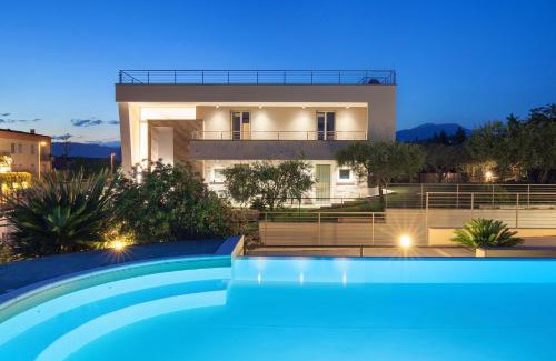 Cisano Apartment | Villa Aurora-Holiday Home APT 1