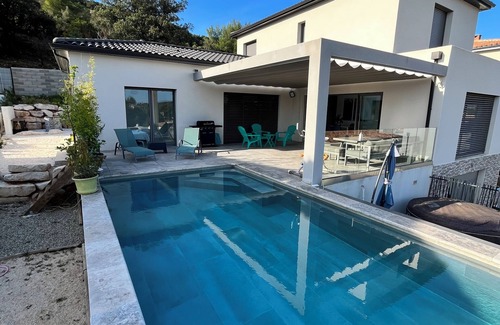 Saint-Paul-et-Valmalle Villa | Villa Avec Piscine, Jacuzzi et vue Imprenable sur la Garigue
