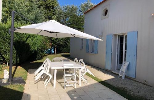 Saint-Trojan-les-Bains Villa | Villa avec Piscine chauffée et parc arboré située à 100 m de la Plage et Forêt sans vis à vis