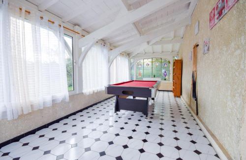 Sabres House | Villa avec piscine et billard