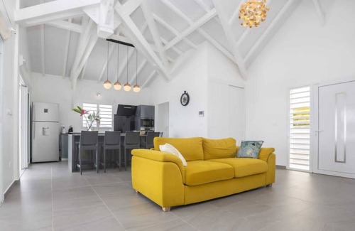 Le Moule Villa | Villa Avec Piscine, Spacieuse, Calme, au Centre du Nord Grande-terre