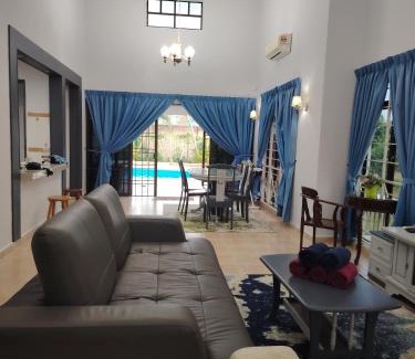 Alor Gajah Villa | Villa BABA D'FAMOSA - Homestay A'Famosa Private Pool Villa