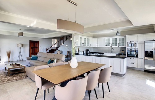 Estreito da Calheta House | Villa Baradaye - Four Bedroom House, Sleeps 8