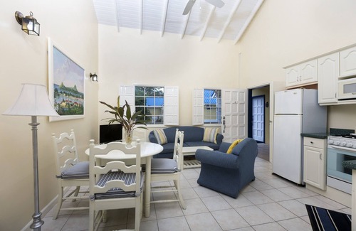 Choc Hotel | Villa Beach Cottages