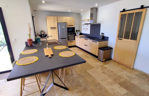 Montseret Villa | VILLA BELLEVUE/BALNEO/WITH POOL/AIR CONDITIONING