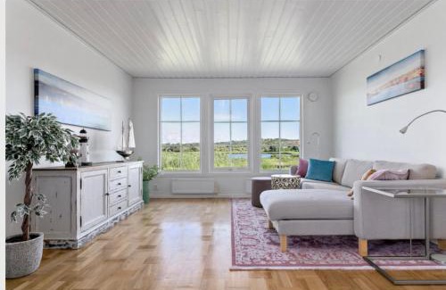 Kampersvik Villa | Villa Bernhardina
