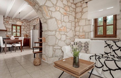 Ayios Leon Villa | Villa Boscheto Tria - Three Bedroom Villa, Sleeps 6