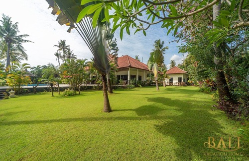 Kalisada Villa | Villa Burung - Breathtaking oceanfront, infinity pool 3BR