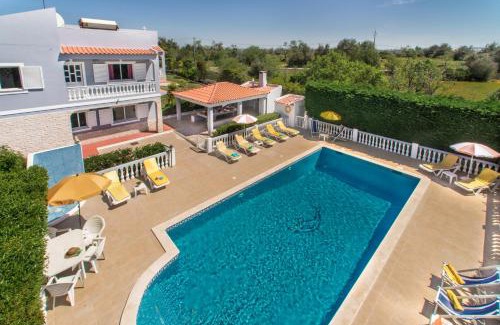 Monte Raposo Villa | Villa Cadre - 5BR w Private Pool & Snooker Table