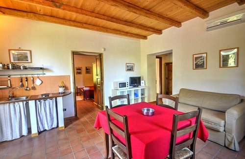 Mirto House | Villa Calesse B: A characteristic and welcoming independent house surrounded by meadows and by green hills, with Free WI-FI.