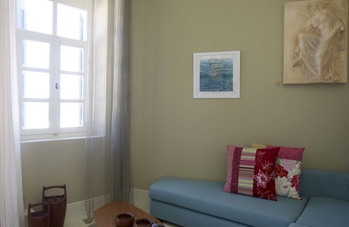 Mandraki House | VILLA CALLIOPE A TOWNHOUSE ON A VOLCANIC ISLAND IN THE AEGEAN SEA