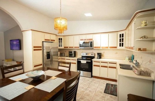 Vivi Abajo House | Villa Campiña Family Home Scenic Mountain Views