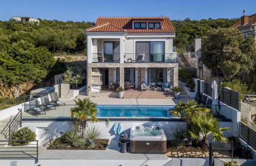 Necujam Villa | Villa CAPTAINS house on Šolta island with private pool, 3 bedrooms, 4 bathrooms, amazing sea views