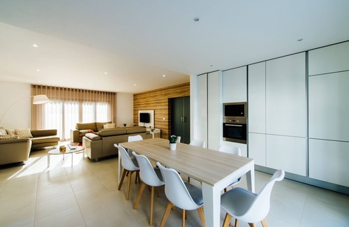 Famalicao Villa | Villa Carolina - Holiday home with private swimming pool in Famalicao