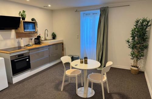 Brive-la-Gaillarde Apartment | Villa Chadourne - Love Room LIBERATION