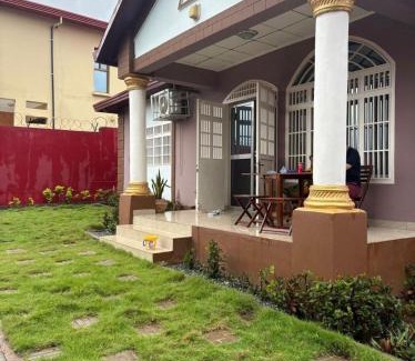 Guinea House | Villa Charlotte