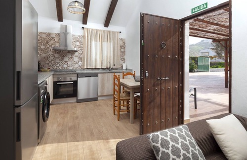 Cutar Villa | Villa "Chirimoya" with Mountain View, Pool & Wi-Fi