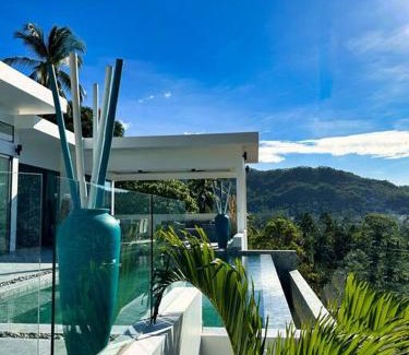 Maret Villa | VILLA CHLOE - SEAVIEW - 4 Bedrooms