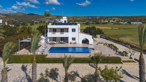 Agios Theodoros Villa | Villa Chrysta