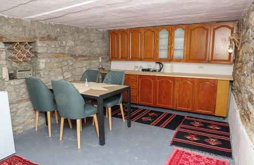 Berat Villa | Villa Citadel: Two Bedroom Old Villa In Berat Castle