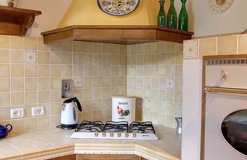 Licciana Nardi Villa | VILLA CLOTILDE 8 Pax, country side with pool, WI-FI, BBQ, near to Cinque Terre