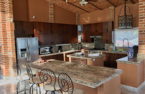 Chantepec Cottage | Villa Colibrí spectacular view of the lake we use 100% renewable energy