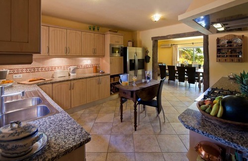 Carvoeiro Villa | Villa Concha - Wonderful 6 bedroom villa, fenced in pool, outside bar, close to