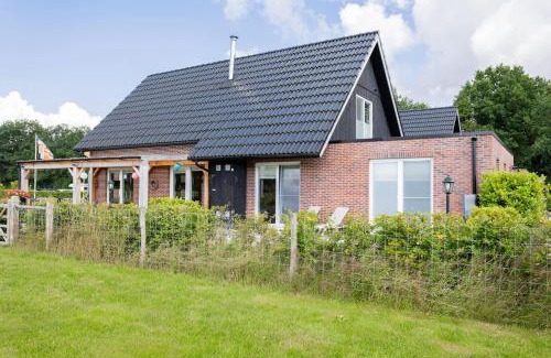 Gasselte Villa | Villa Crème de la Kremmer met Hottub | 8 personen