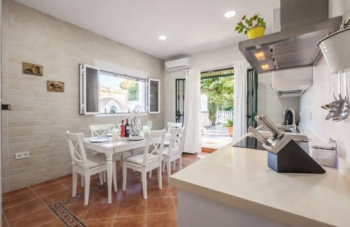 Villanueva del Ariscal Villa | Villa del Manzano, Complete villa with pool just 15 minutes from Seville