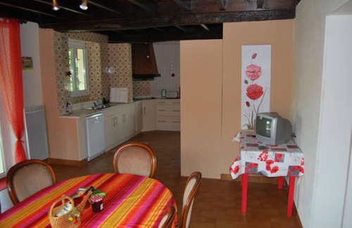 Saint-Loubouer House | Villa Daisy large house with private garden and access to large garden with pool