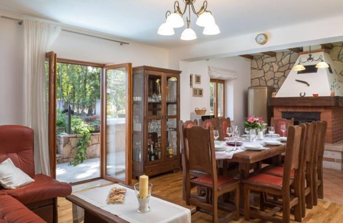 Bristivica House | Villa Dalmatica moderna by Interhome