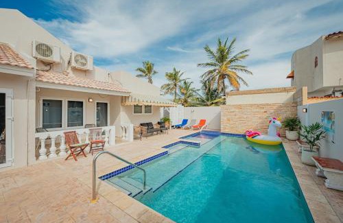 Palm Beach Villa | Villa de Leon suitable for 14 persons. 5 bedrooms 5 bathrooms
