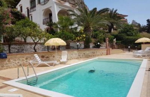 Capo Zafferano Apartment | Villa del Golfo Urio with swimming pool shared by the two apartments