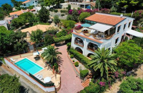 Capo Zafferano Apartment | Villa del Golfo Urio with swimming pool shared by the two apartments
