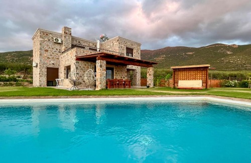 Livadia Villa | VILLA DEMETRA