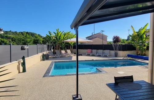Bon-Encontre Villa | Villa des Oliviers Sublime villa avec piscine chauffée et privée et baby foot