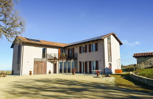 Trezzo Tinella Villa | Villa Di Langa