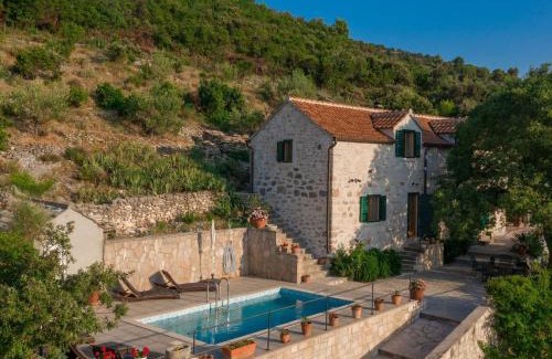 Dol Villa | Villa Dol-Three Bedroom Villa with Pool