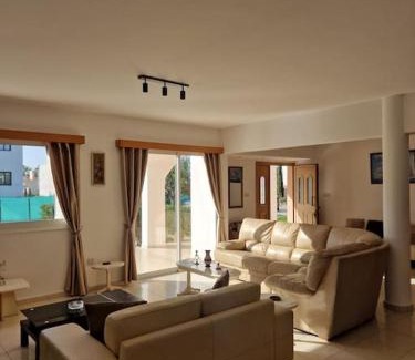 Chlorakas Villa | Villa Dora - Royal Stay