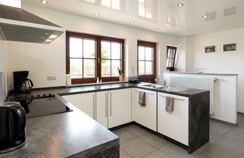 Sankt-Vith House | Villa East Canton with Sauna