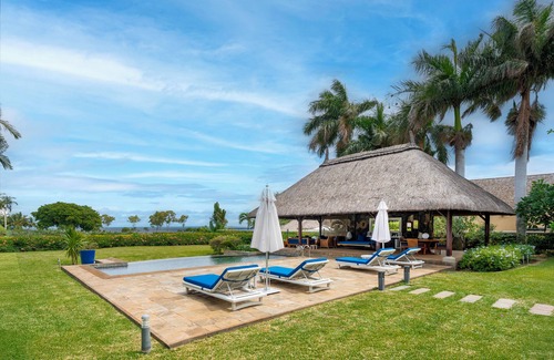 Albion Villa | Villa Ebony - Tropical Design with Ocean View, West Coast